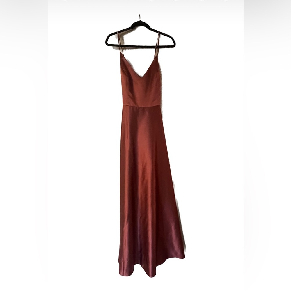 David’s Bridal dress, size 14, has pockets, color is cinnamon. NWT